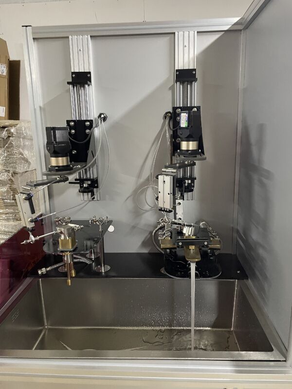 EN817 Profesyonel Batarya Anahtarı Ömür Test Cihazı, Isıtmalı Otomatik Su Sirkülasyonu, Batarya Dayanıklılığı Değerlendirmesi için 2 İstasyonlu Eş Zamanlı Test