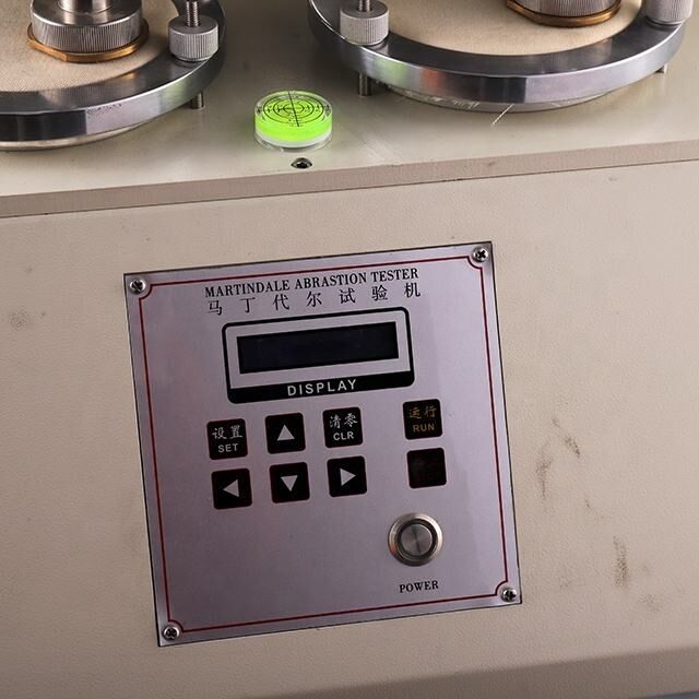 Uluslararası Standartlara Uyumluluk İçin 8 Test Kafalı Yüksek Hassasiyetli Martindale Aşınma Test Cihazı