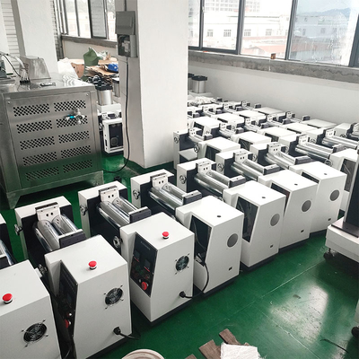 Laboratuvar Kauçuk İki Rulo Karıştırma ekipmanı Değirmen Plastik Kauçuk Makineleri